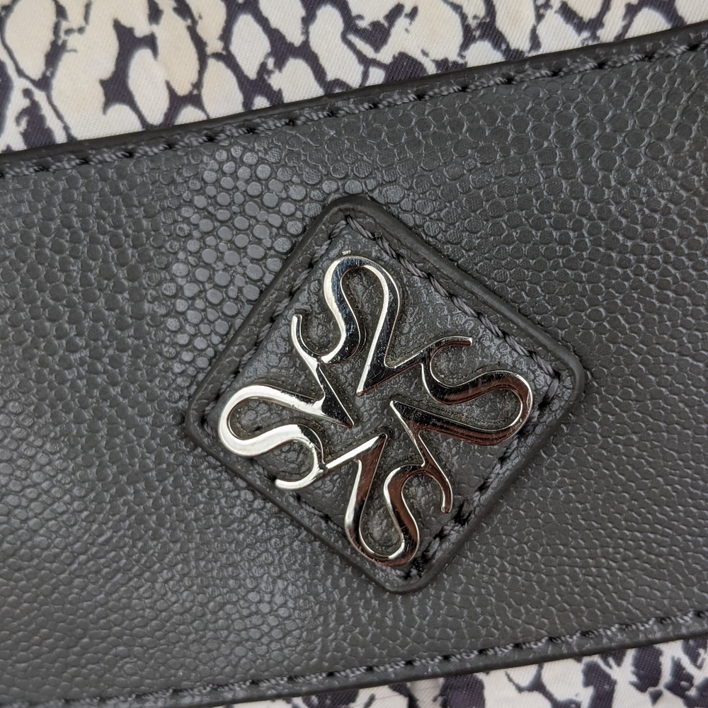 ☀️Simply Vera Wang shoulder bag green white snake fabric print - Picture 5 of 17
